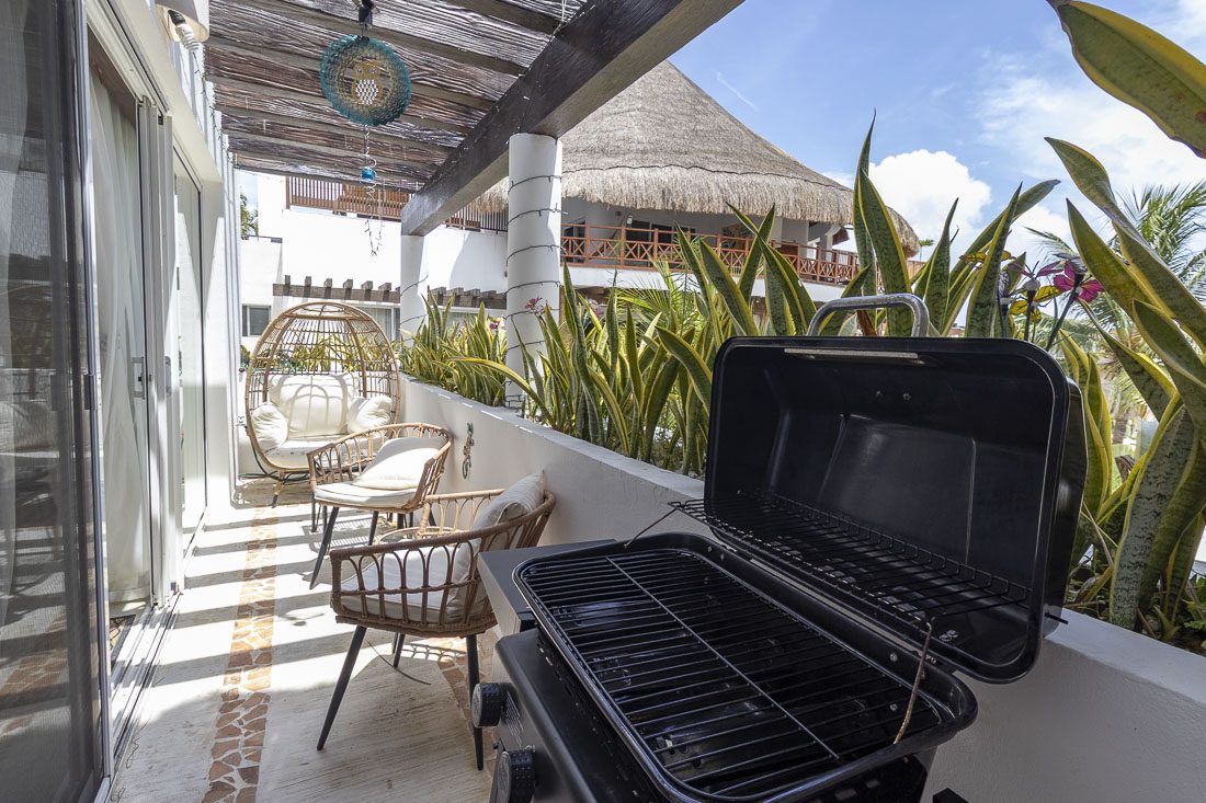 Bedroom with king bed and patio access at Avalon del Sol