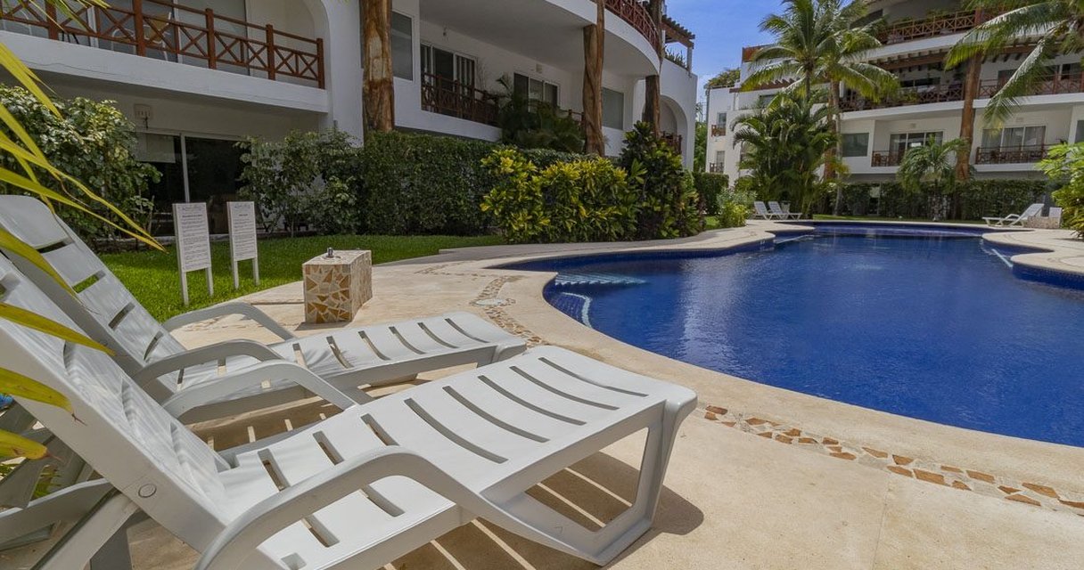 Community pool at Quadra Alea in Playa del Carmen